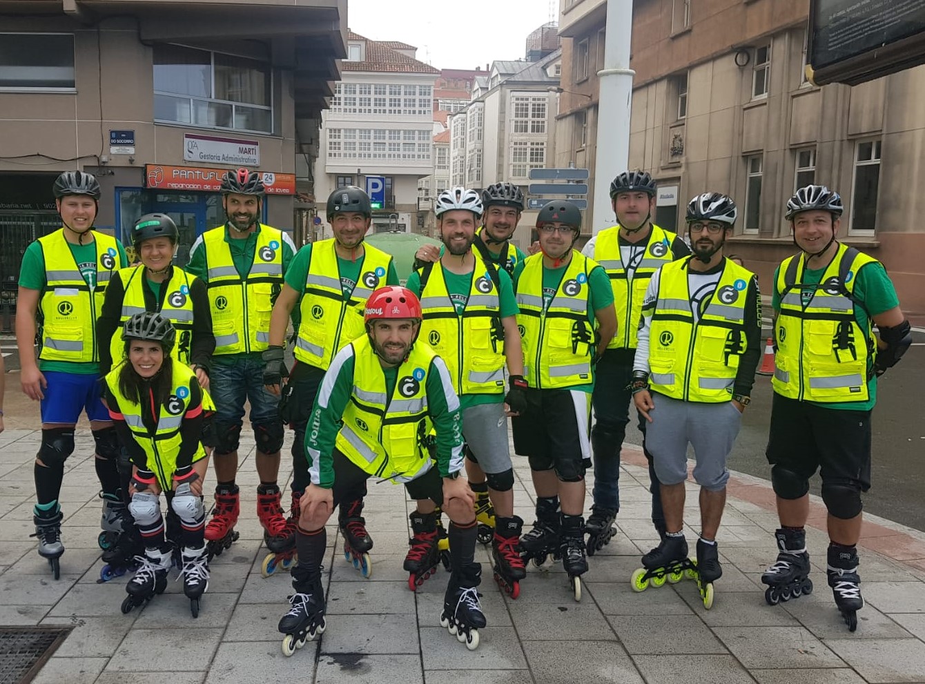 12 patinadores de Galicia Rollers colaboraron como voluntarios en la Coruña 10